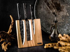Suport magnetic din lemn pentru cutite
