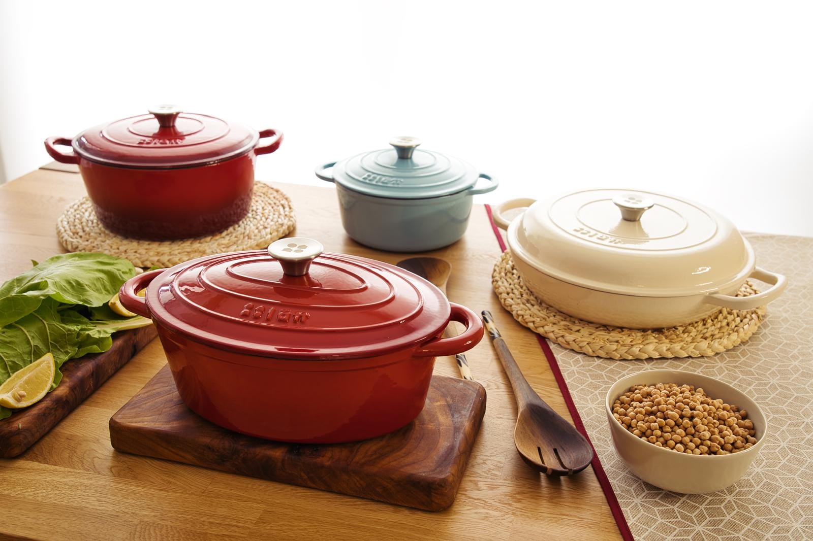 Vase din fontă emailată