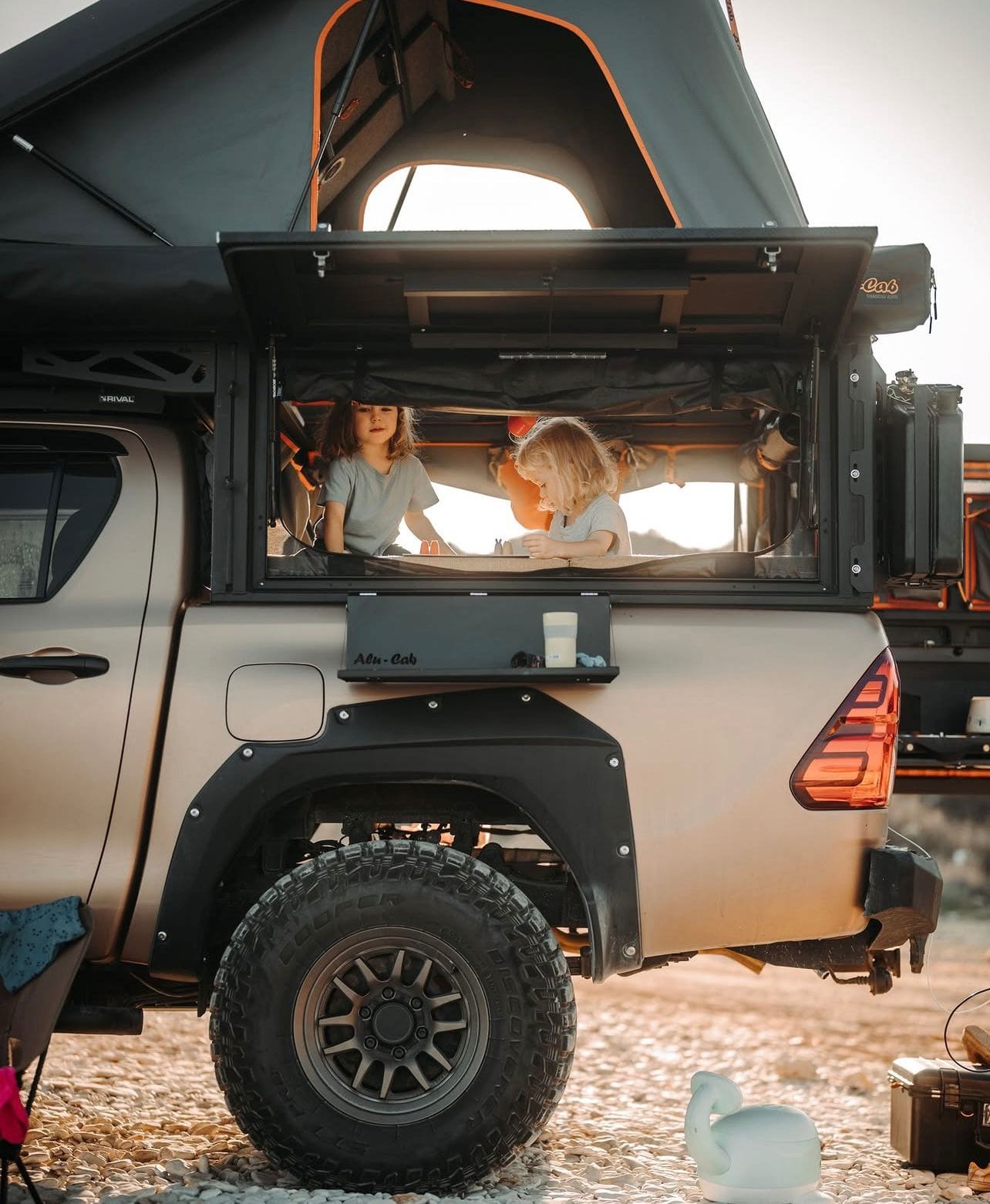 Alu-Cab Pickup